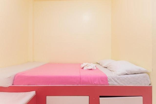 Bambooze Hauz Hotel Balabag  Kamer foto