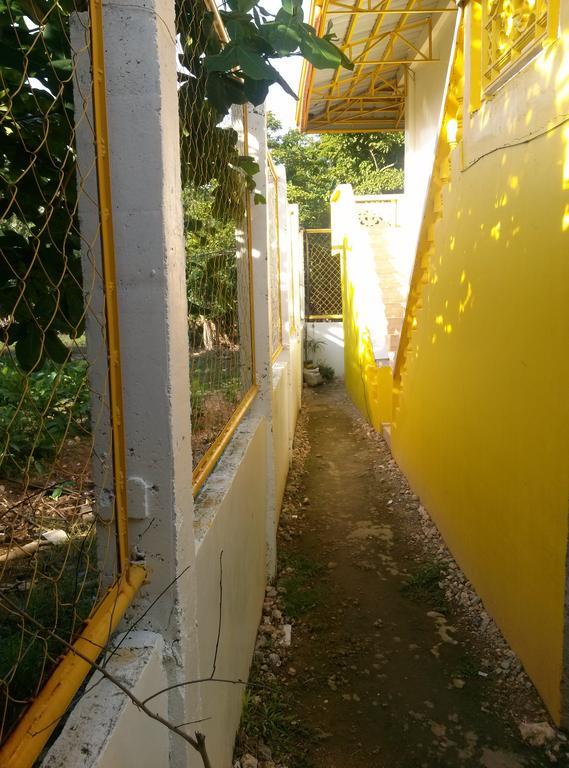 Bambooze Hauz Hotel Balabag  Buitenkant foto