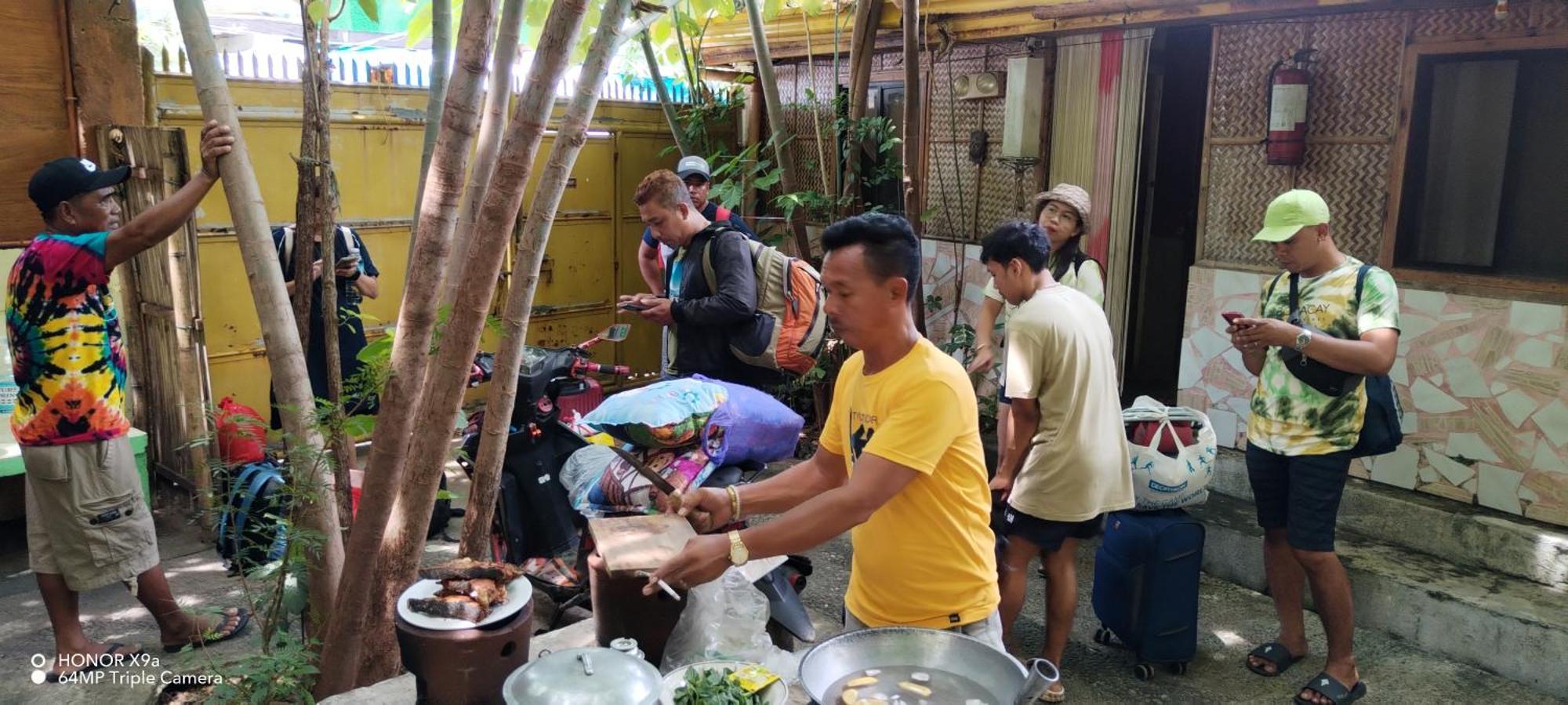 Bambooze Hauz Hotel Balabag  Buitenkant foto
