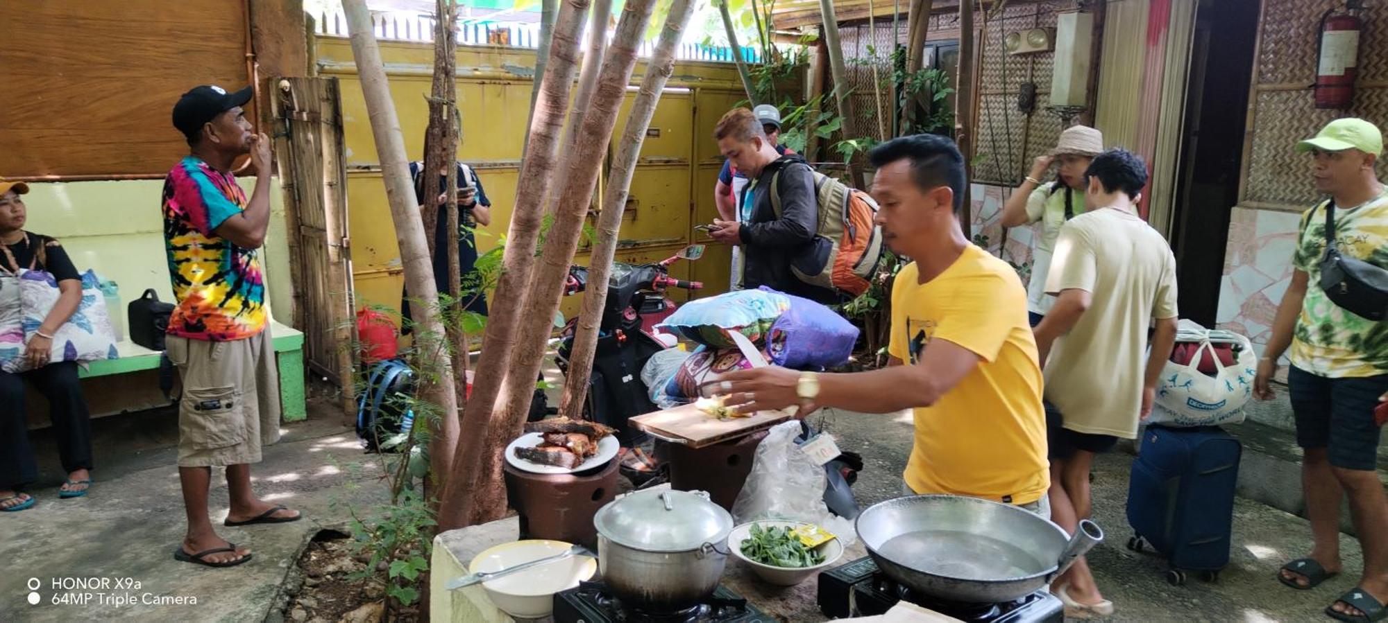 Bambooze Hauz Hotel Balabag  Buitenkant foto