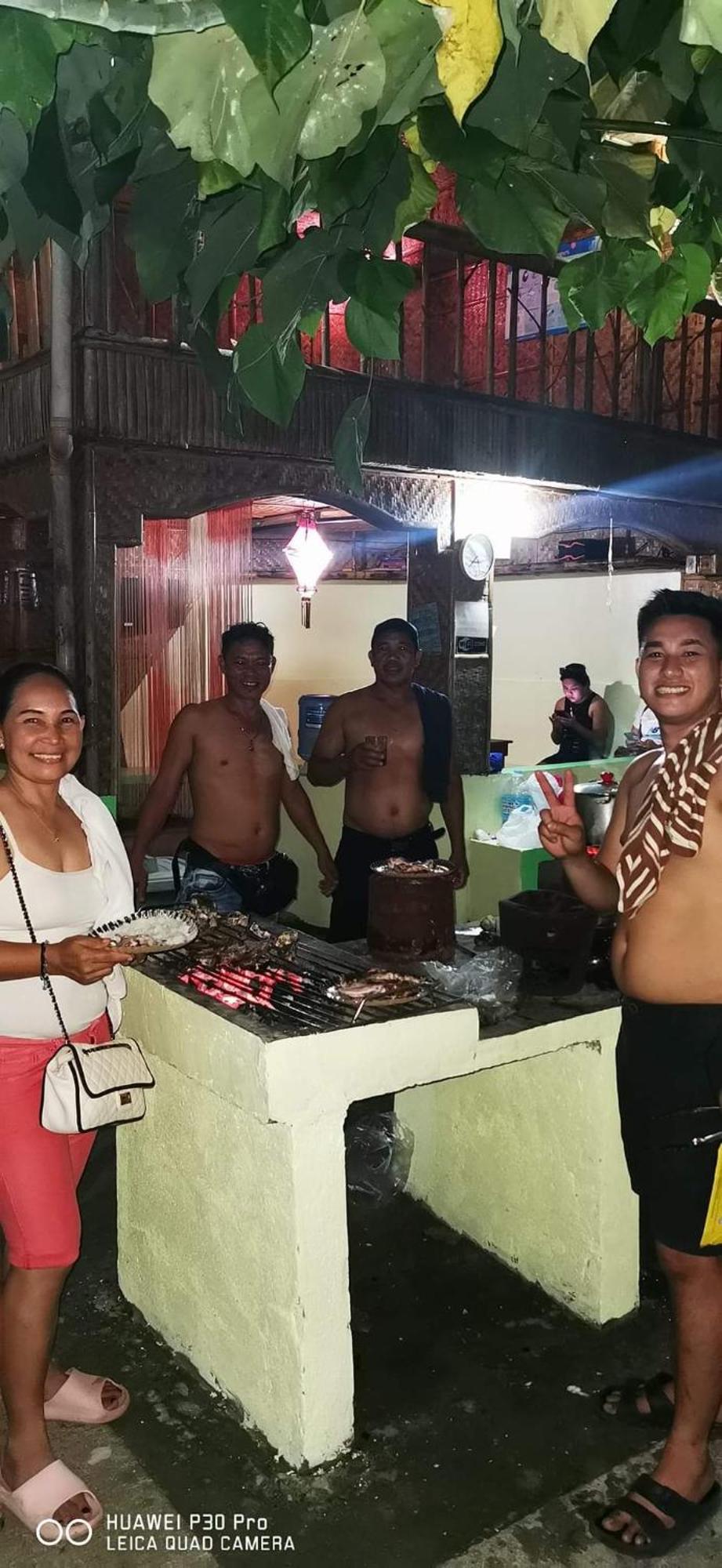 Bambooze Hauz Hotel Balabag  Buitenkant foto