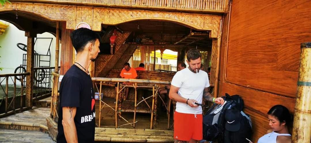 Bambooze Hauz Hotel Balabag  Buitenkant foto