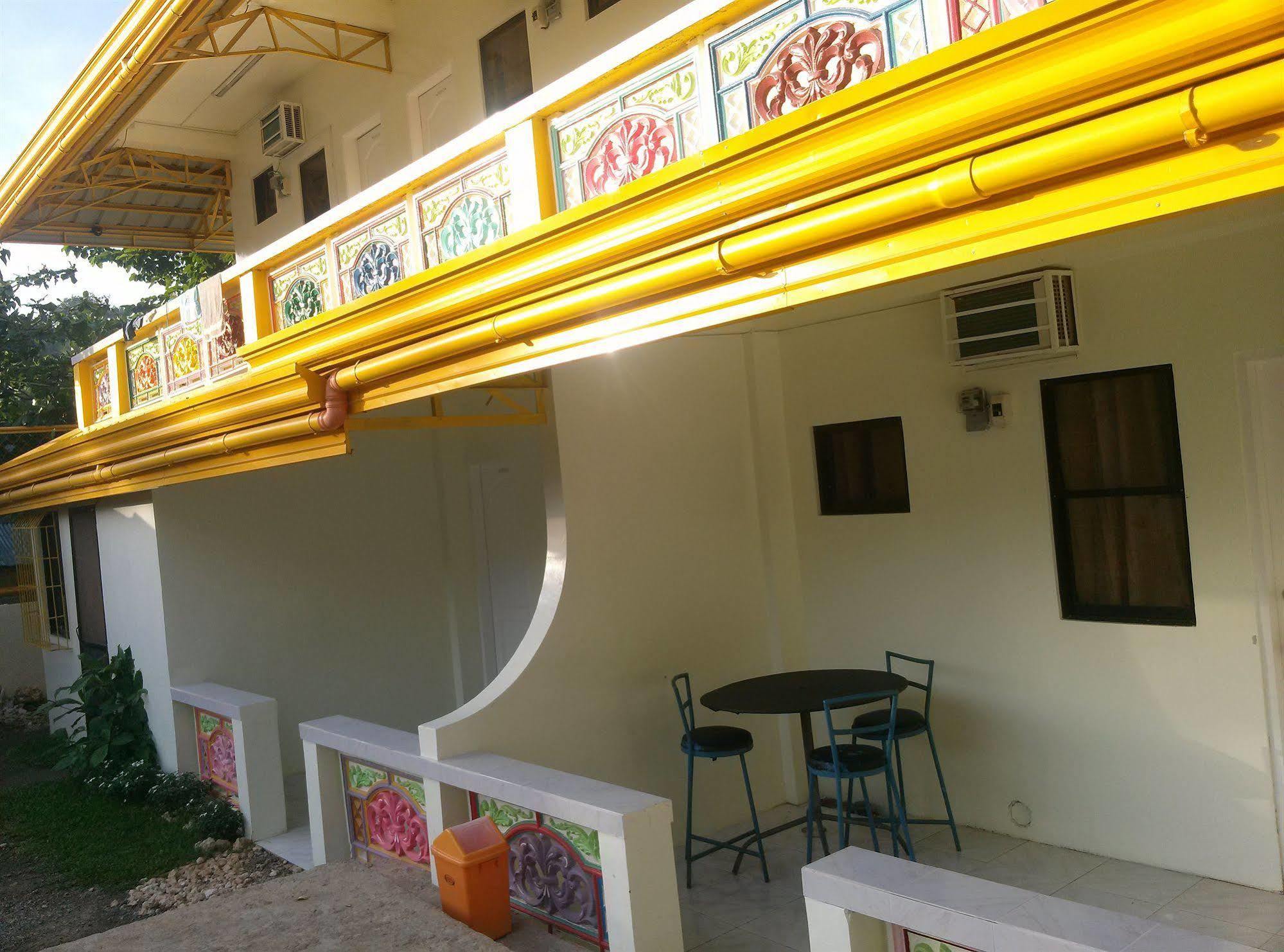 Bambooze Hauz Hotel Balabag  Buitenkant foto