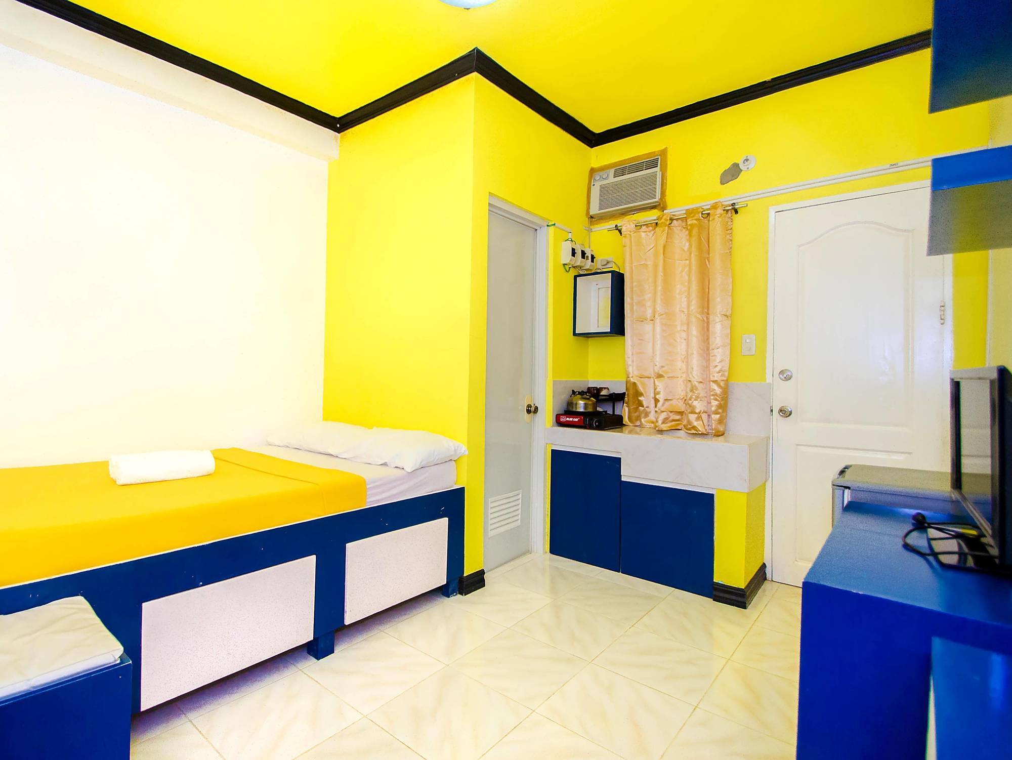 Bambooze Hauz Hotel Balabag  Buitenkant foto
